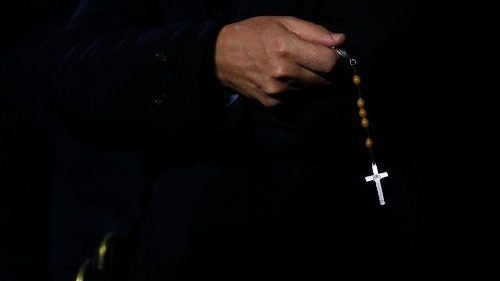 Francesco: non siamo nati per uccidere, si trovino cammini di pace
