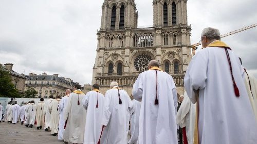Il nunzio a Parigi: a Notre-Dame brilla l’anima della Francia
