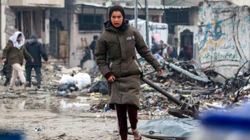 Tregua in bilico a Gaza, Hamas sospende il rilascio degli ostaggi 