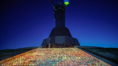 Francesco: la guerra in Ucraina sciagura vergognosa, dialogo al posto delle armi