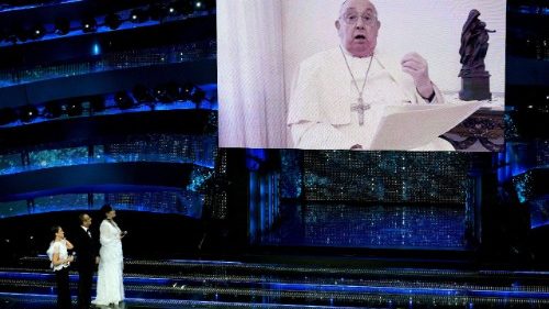  Il Papa in video a Sanremo: la musica strumento di pace, le guerre distruggono i bambini