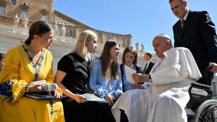 L'incontro del Papa con Tetyana, Tamara, Alla e Vialyetta