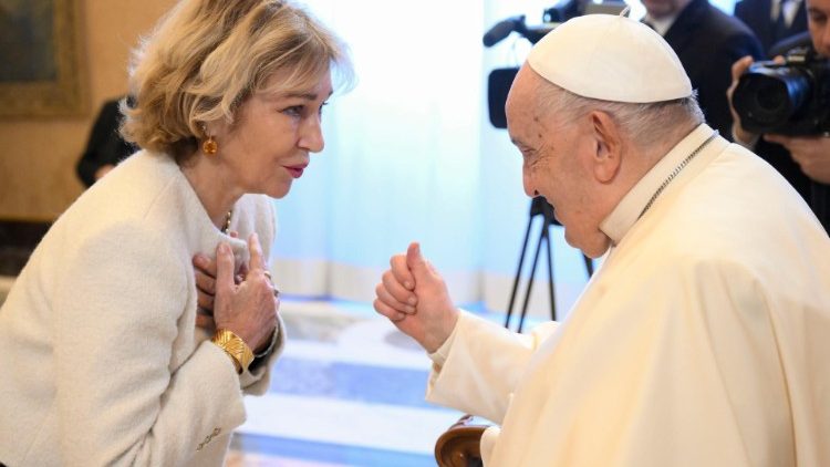 Saluti alla fine dell'udienza