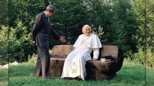 Karol Wojtyla raccontato con lo sguardo del suo portavoce