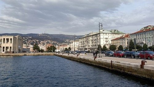 Francesco a Trieste, il vescovo: tra gli incontri quello con i migranti e i disabili